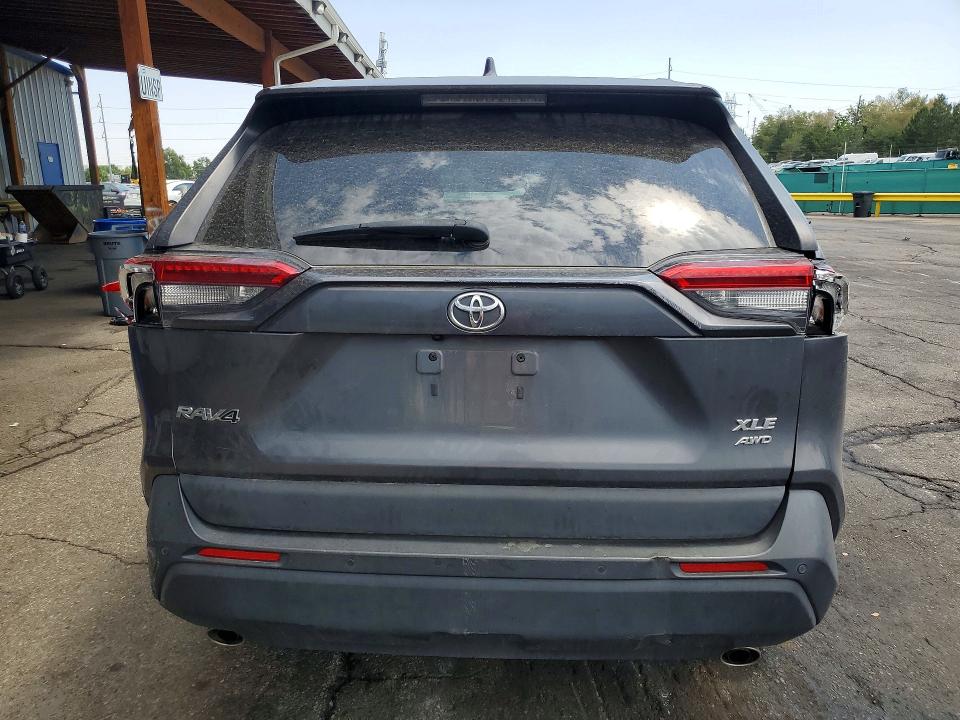 Photo 6 from auction – 2021 TOYOTA RAV4 with VIN 2T3A1RFV5MC153582
