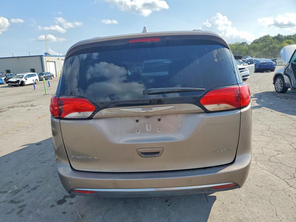 Photo 6 from auction – 2017 CHRYSLER PACIFICA with VIN 2C4RC1GG7HR770608