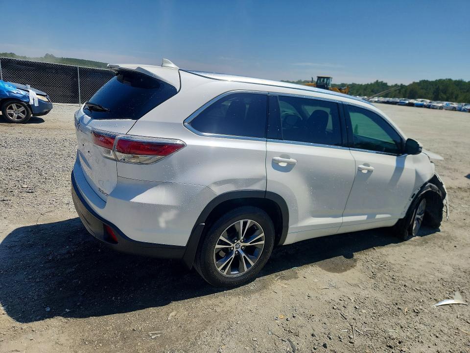 Photo 3 from auction – 2016 TOYOTA HIGHLANDER with VIN 5TDJKRFH4GS254222