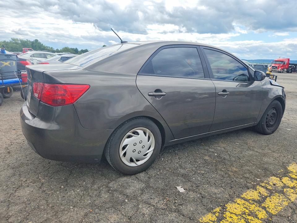Photo 3 from auction – 2010 KIA FORTE with VIN KNAFU4A20A5307160