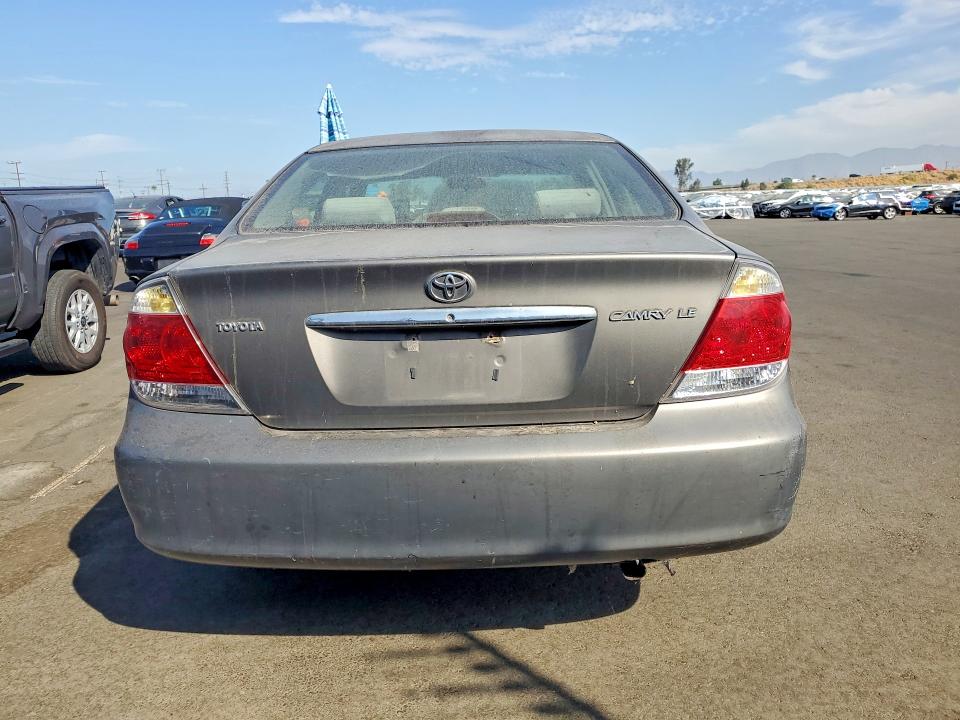Photo 6 from auction – 2005 TOYOTA CAMRY with VIN 4T1BE32K85U622545