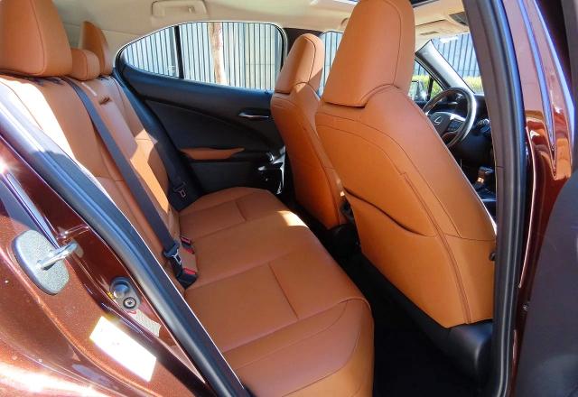 Photo 6 from auction – 2019 LEXUS UX with VIN JTHY3JBH0K2013596