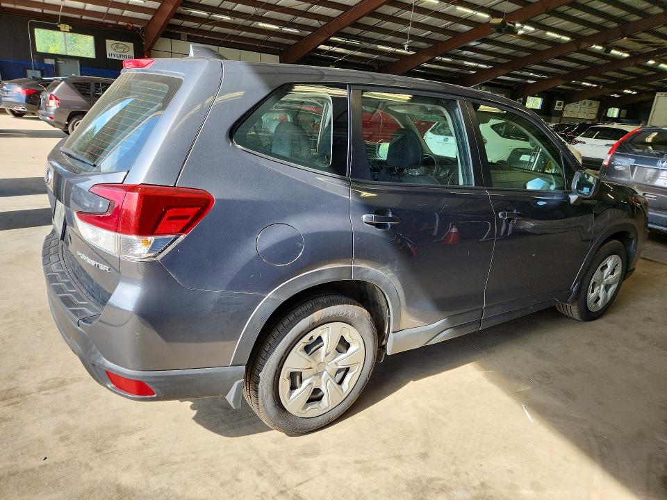 Photo 3 from auction – 2020 SUBARU FORESTER with VIN JF2SKAAC9LH415178