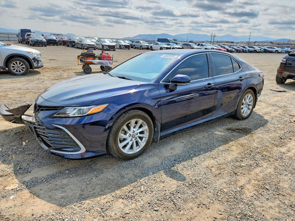 TOYOTA CAMRY 2021 with VIN 4T1C11BK6MU025686 - Photo from auction