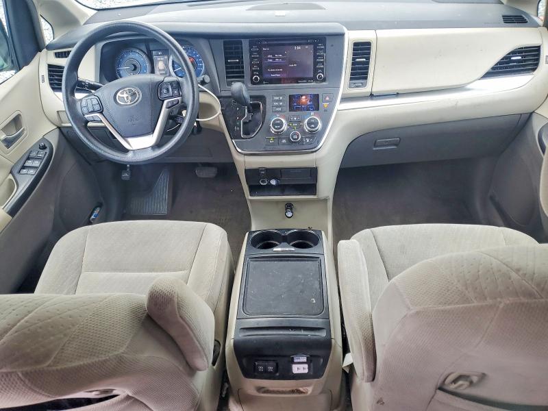 Photo 8 from auction – 2018 TOYOTA SIENNA with VIN 5TDKZ3DC8JS915696