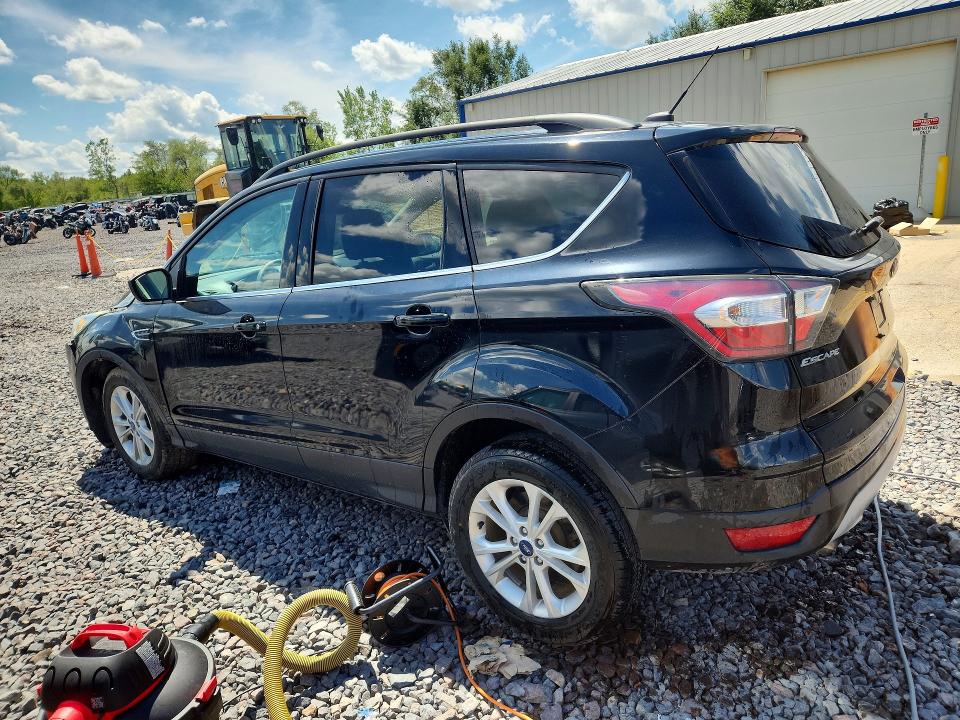 Photo 2 from auction – 2017 FORD ESCAPE with VIN 1FMCU0GD7HUB01188