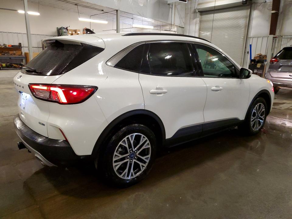 Photo 3 from auction – 2020 FORD ESCAPE with VIN 1FMCU9H90LUA56893