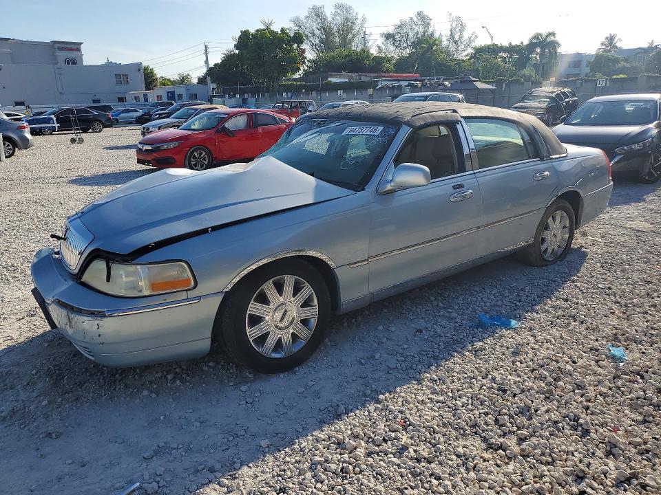 2005 LINCOLN TOWN CAR