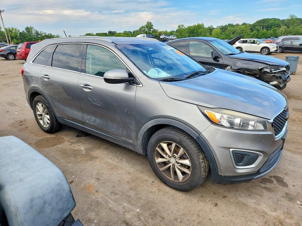 Photo 4 from auction – 2017 KIA SORENTO with VIN 5XYPGDA56HG242034