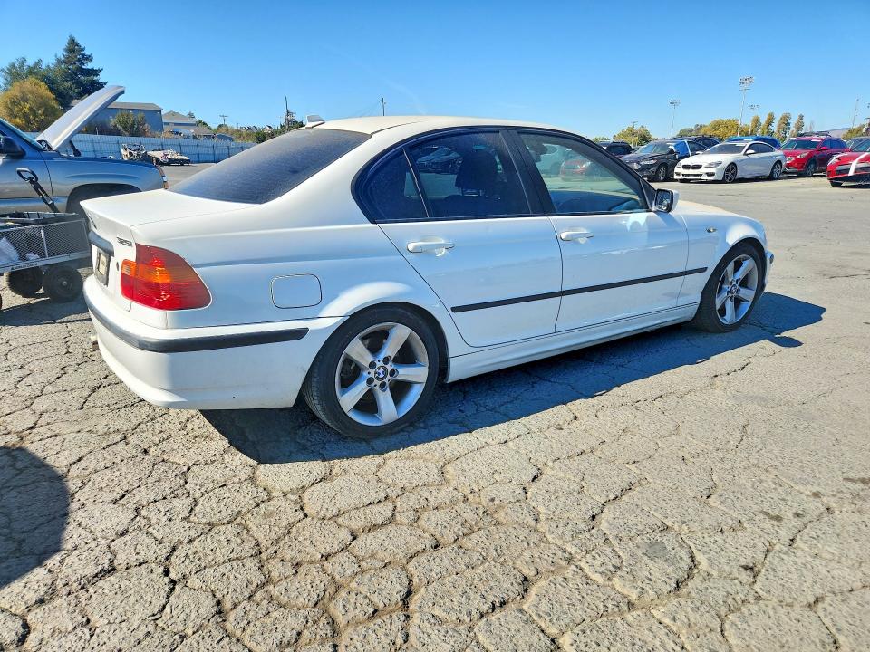 Photo 3 from auction – 2005 BMW 325 with VIN WBAET37425NJ91242