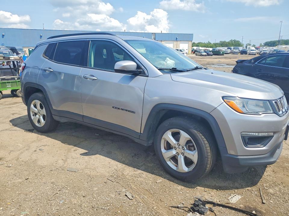 Foto 4 de la subasta – 2018 JEEP COMPASS con VIN 3C4NJDBB5JT483708
