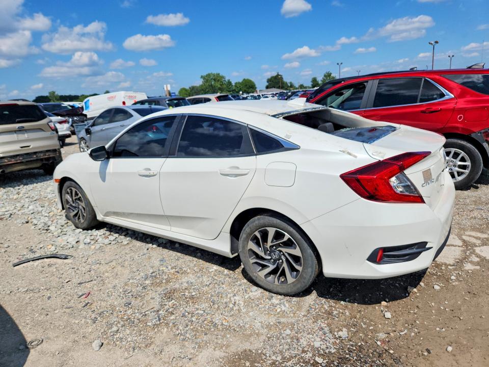 Photo 2 from auction – 2018 HONDA CIVIC with VIN 19XFC2F75JE033697