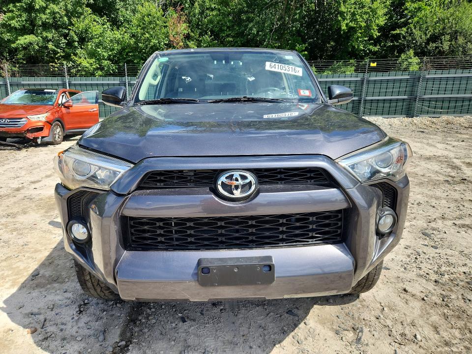 Photo 5 from auction – 2017 TOYOTA 4RUNNER with VIN JTEBU5JR2H5427326