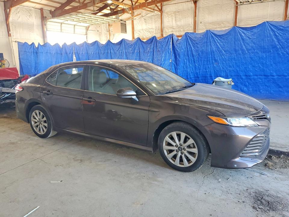 Снимка 4 от търг – 2018 TOYOTA CAMRY с VIN 4T1B11HK6JU656193
