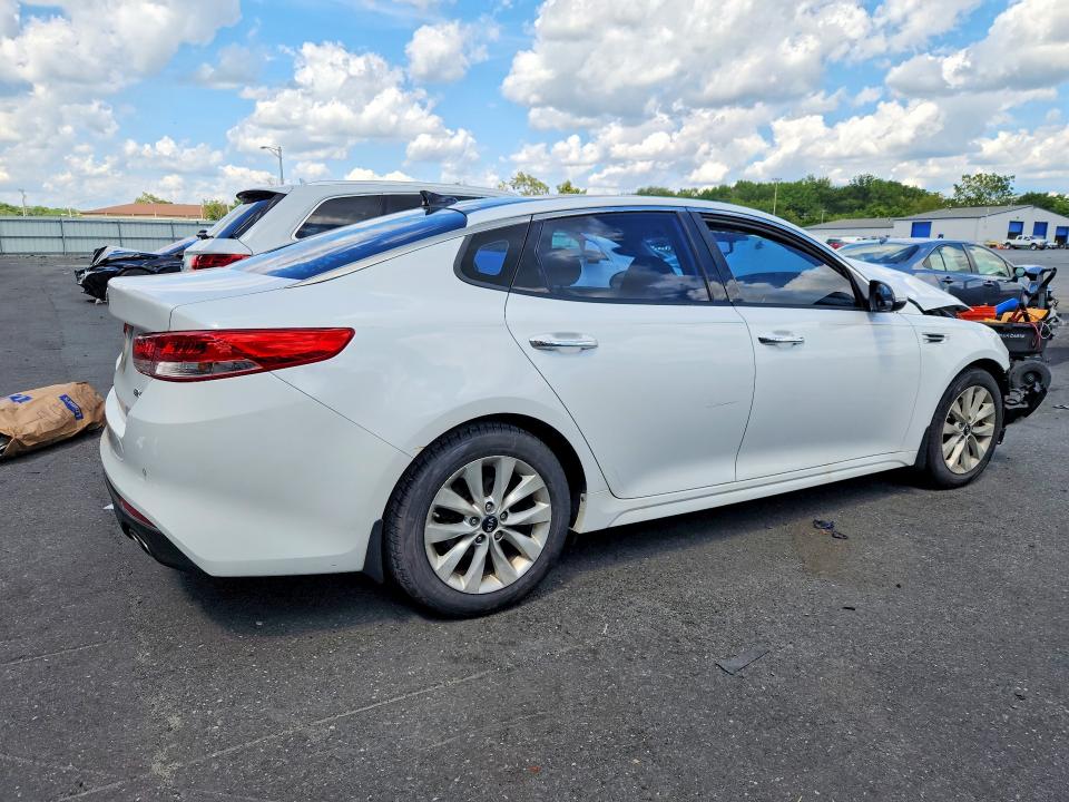 Photo 3 from auction – 2016 KIA OPTIMA with VIN 5XXGU4L39GG027268