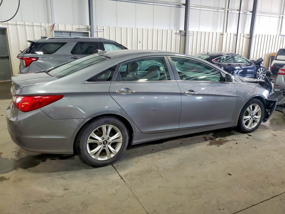 Photo 3 from auction – 2013 HYUNDAI SONATA with VIN 5NPEC4AC3DH641990