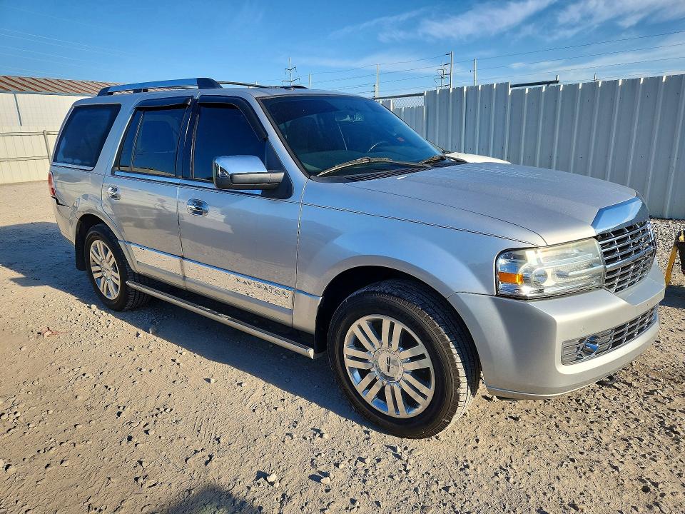 Photo 4 from auction – 2013 LINCOLN NAVIGATOR with VIN 5LMJJ2J58DEL06162