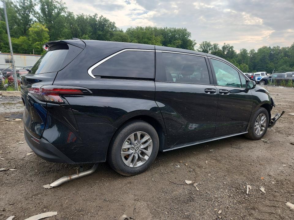 Photo 3 from auction – 2026 TOYOTA SIENNA with VIN 5TDKRKEC6TS298262