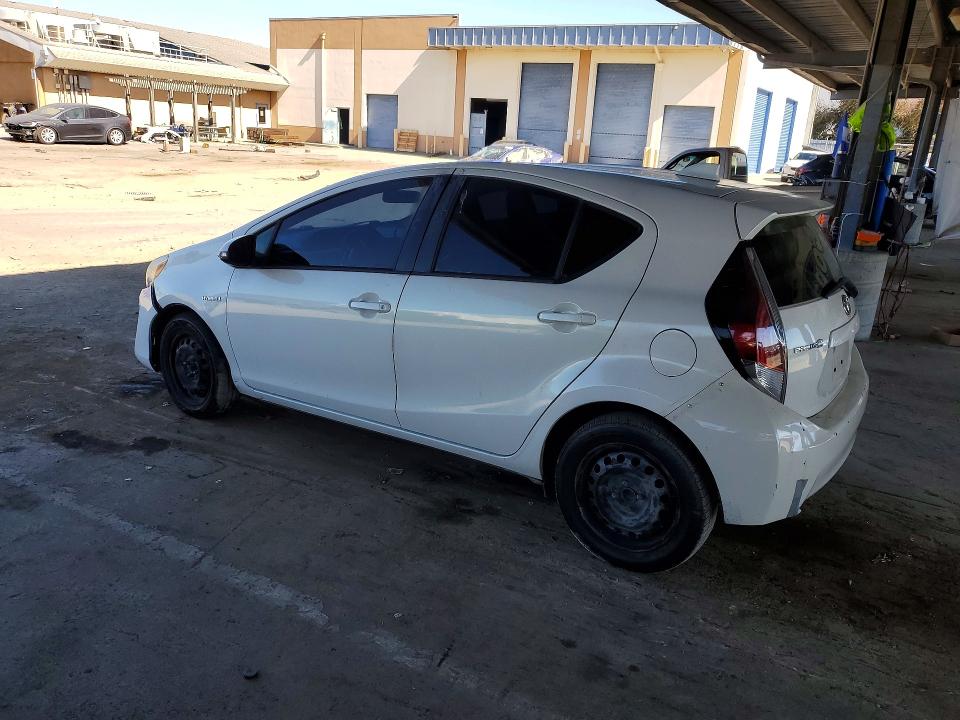 Photo 2 from auction – 2015 TOYOTA PRIUS C with VIN JTDKDTB32F1110427