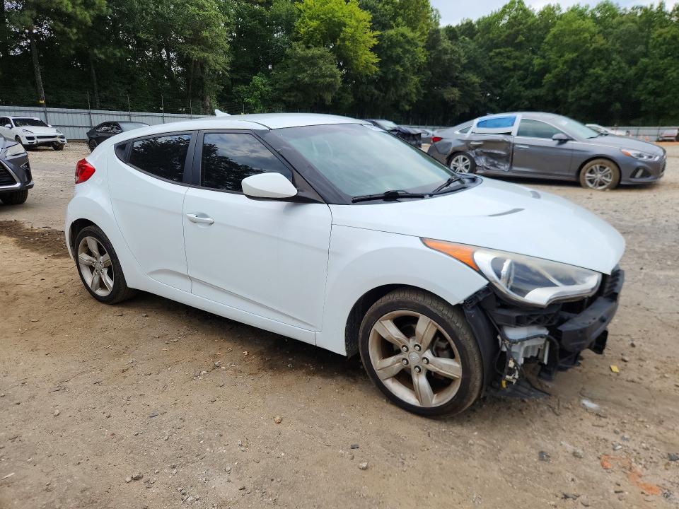 Photo 4 from auction – 2015 HYUNDAI VELOSTER with VIN KMHTC6AD2FU225610