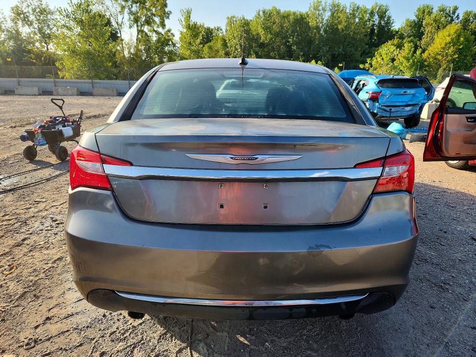 Photo 6 from auction – 2012 CHRYSLER 200 with VIN 1C3CCBCG2CN258136