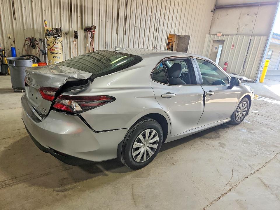 Photo 3 from auction – 2022 TOYOTA CAMRY with VIN 4T1C31AK2NU597464