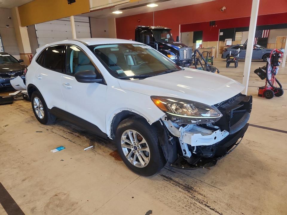 Photo 4 from auction – 2022 FORD ESCAPE with VIN 1FMCU9G69NUC03013
