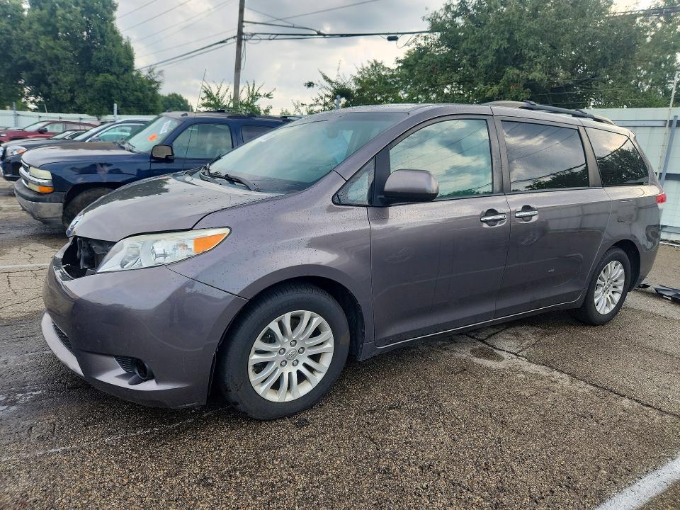 TOYOTA SIENNA 2013 with VIN 5TDYK3DC2DS321592 - Photo from auction