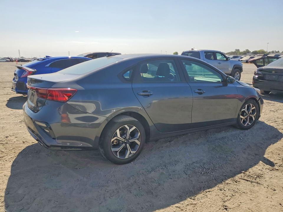 Photo 3 from auction – 2021 KIA FORTE with VIN 3KPF24AD4ME306550