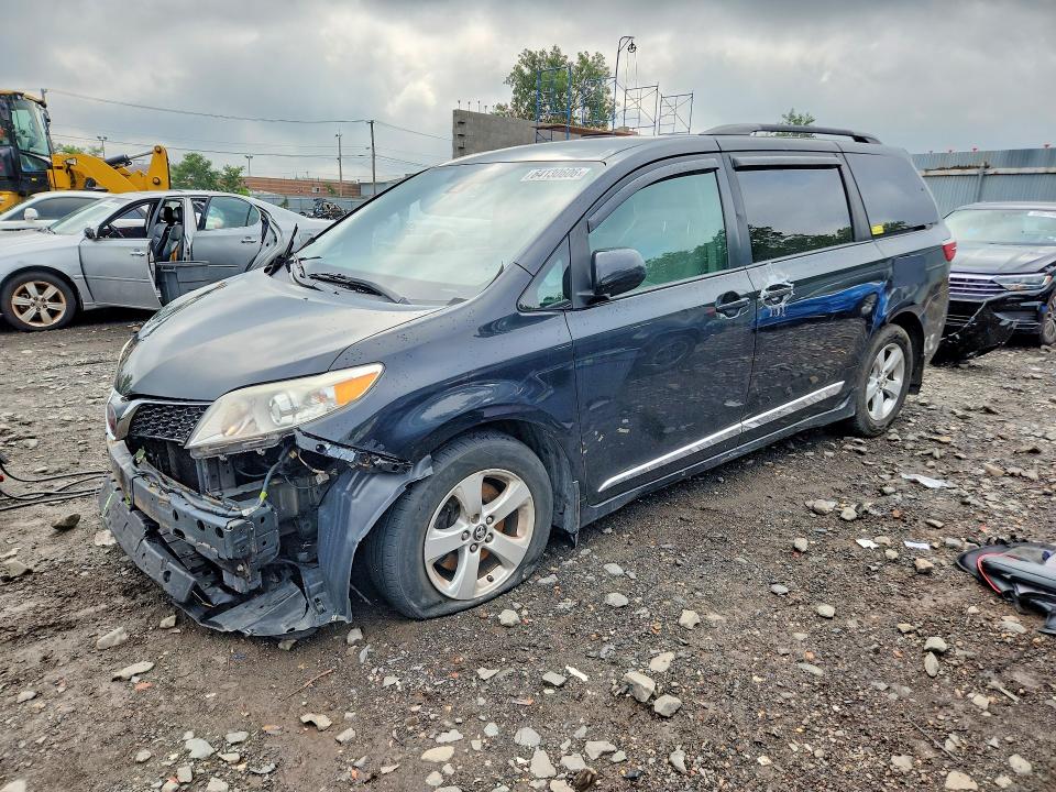 Photo 1 from auction – 2018 TOYOTA SIENNA with VIN 5TDKZ3DC8JS902396