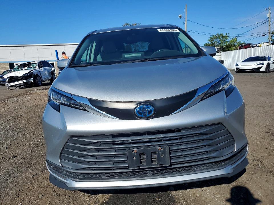 Photo 5 from auction – 2021 TOYOTA SIENNA with VIN 5TDKSKFC0MS030828
