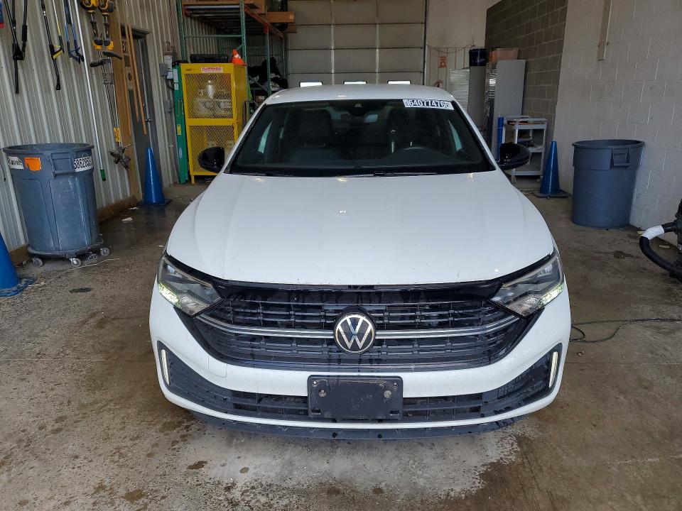 Photo 5 from auction – 2024 VOLKSWAGEN JETTA with VIN 3VWBM7BU5RM072633