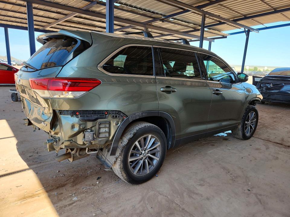 Photo 3 from auction – 2019 TOYOTA HIGHLANDER with VIN 5TDKZRFH6KS296965