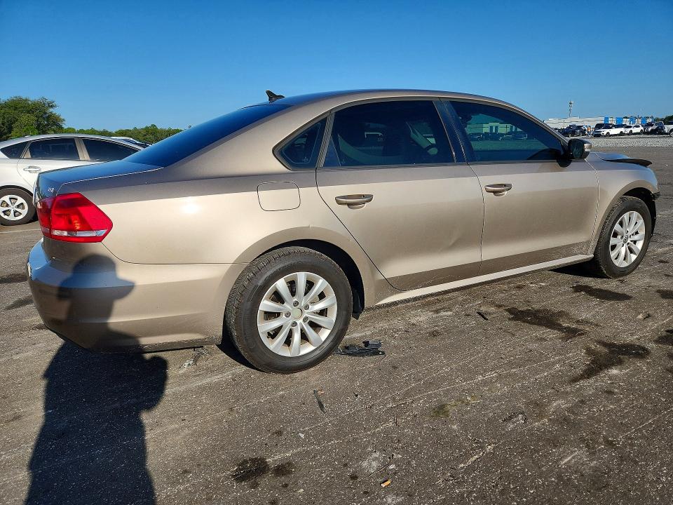 Photo 3 from auction – 2015 VOLKSWAGEN PASSAT with VIN 1VWAT7A35FC046974