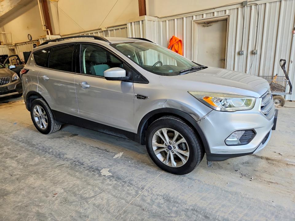 Foto 4 de la subasta – 2017 FORD ESCAPE con VIN 1FMCU0GD1HUC61552
