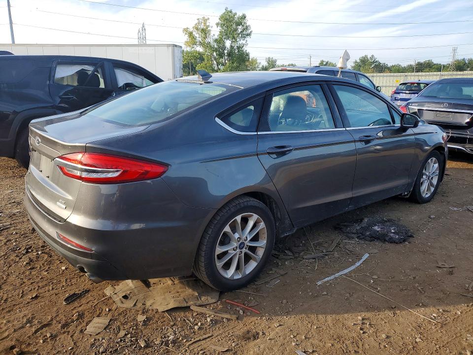 Photo 3 from auction – 2020 FORD FUSION with VIN 3FA6P0HD8LR110818