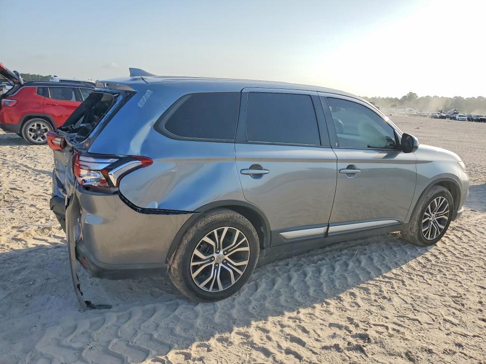 Photo 3 from auction – 2018 MITSUBISHI OUTLANDER with VIN JA4AD2A37JZ039334