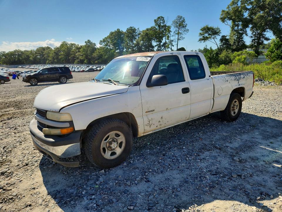 CHEVROLET SILVERADO 2002 with VIN 2GCEC19W421286565 - Photo from auction