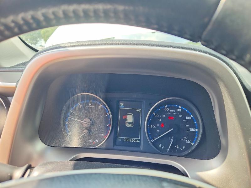 Photo 9 from auction – 2017 TOYOTA RAV4 with VIN JTMWFREV0HJ130030