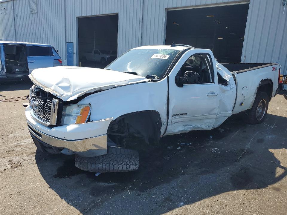 GMC SIERRA 2011 with VIN 1GTR2WE38BZ411328 - Photo from auction