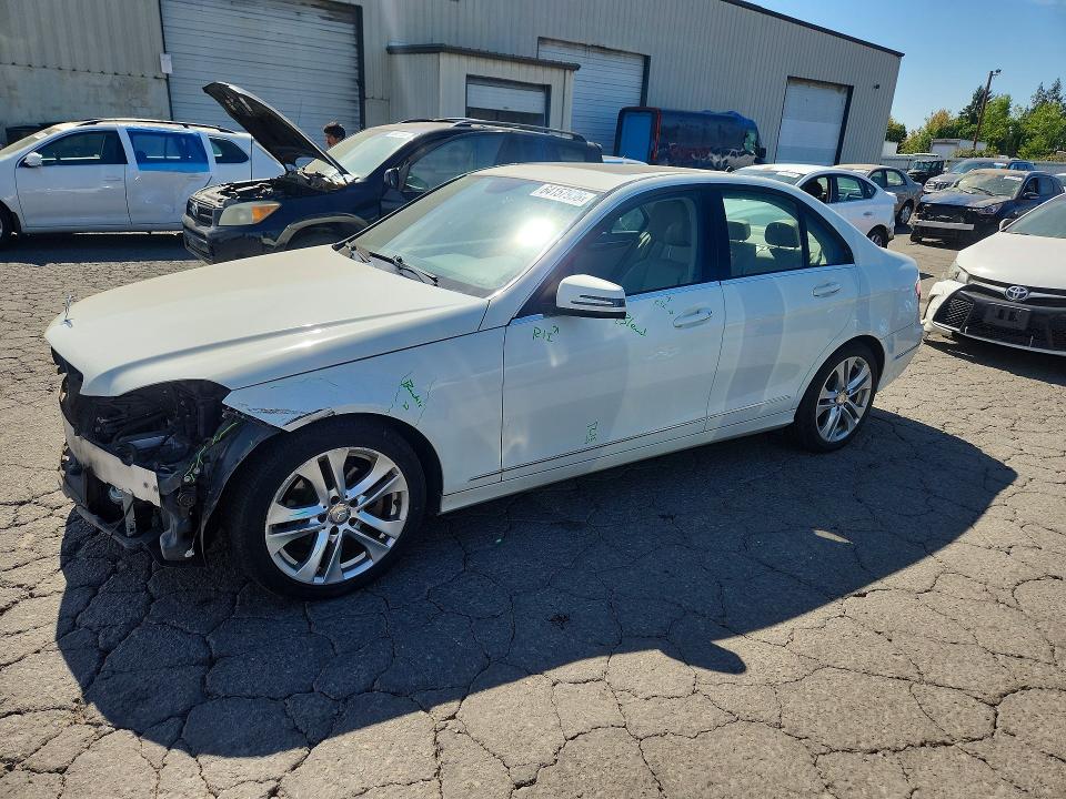 MERCEDES-BENZ C 2012 z numerem VIN WDDGF8BB3CR201892 - Zdjęcie z aukcji