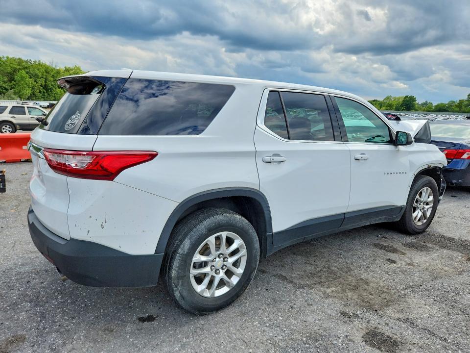 Photo 3 from auction – 2021 CHEVROLET TRAVERSE with VIN 1GNEVFKW3MJ123083