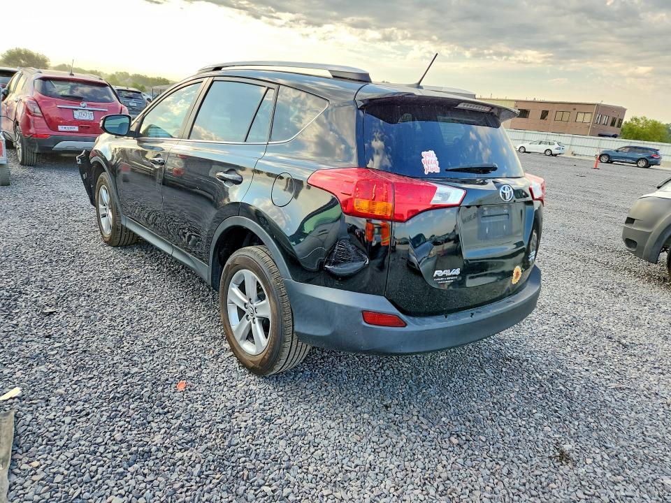 Photo 2 from auction – 2015 TOYOTA RAV4 with VIN 2T3RFREV3FW241313