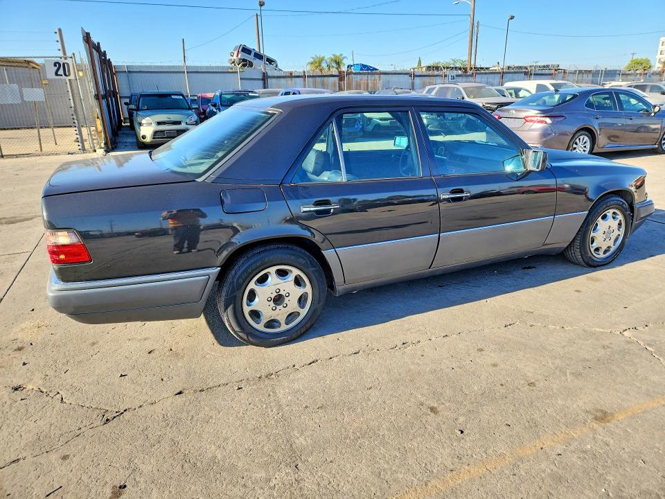 Photo 3 from auction – 1995 MERCEDES-BENZ E with VIN WDBEA32E5SC159125