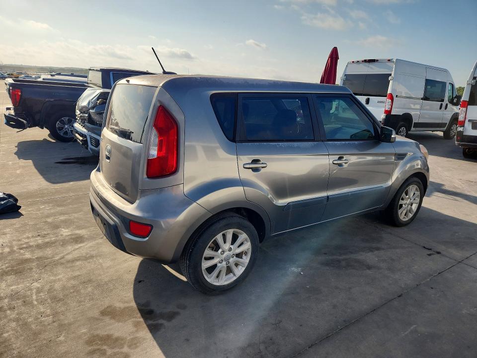 Photo 3 from auction – 2012 KIA SOUL with VIN KNDJT2A60C7386313