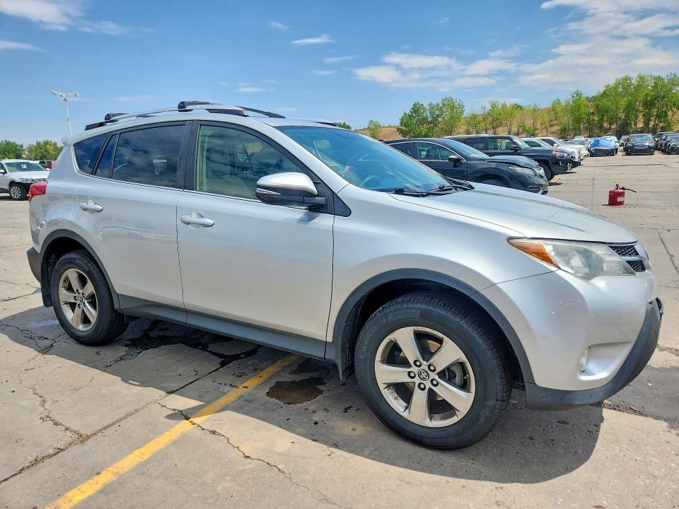 Снимка 4 от търг – 2015 TOYOTA RAV4 с VIN JTMRFREV1FD125640
