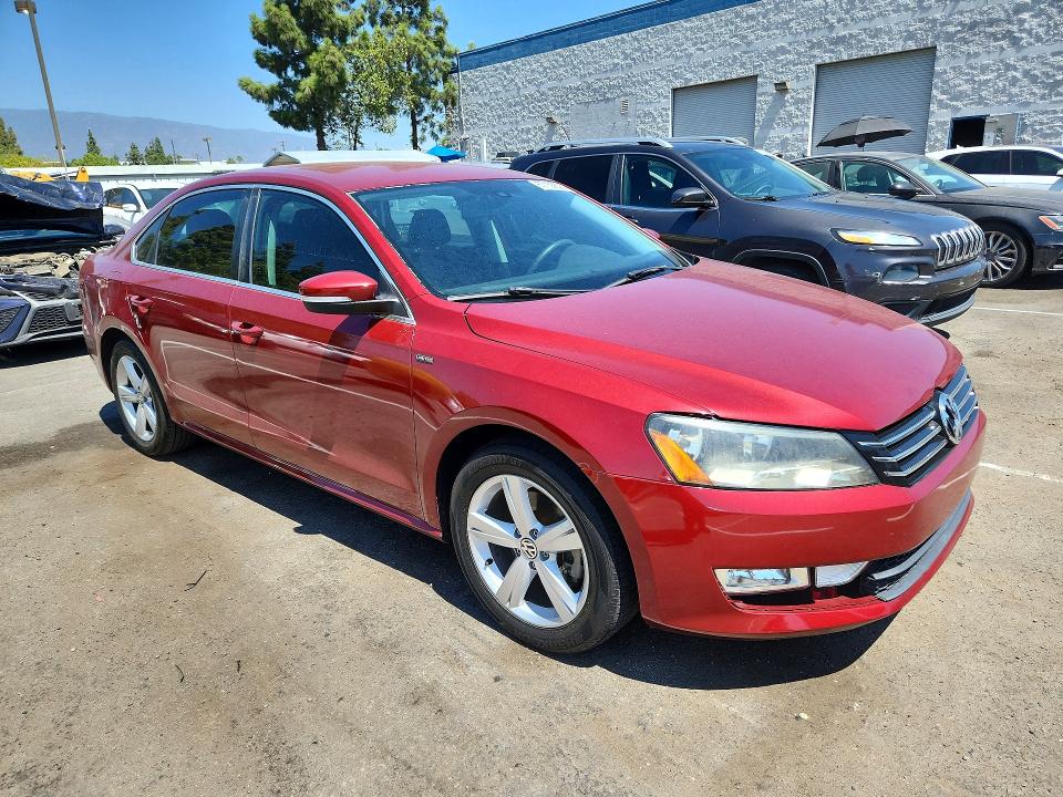 Photo 4 from auction – 2015 VOLKSWAGEN PASSAT with VIN 1VWAT7A34FC117730