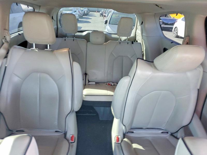Photo 10 from auction – 2017 CHRYSLER PACIFICA with VIN 2C4RC1N72HR712540