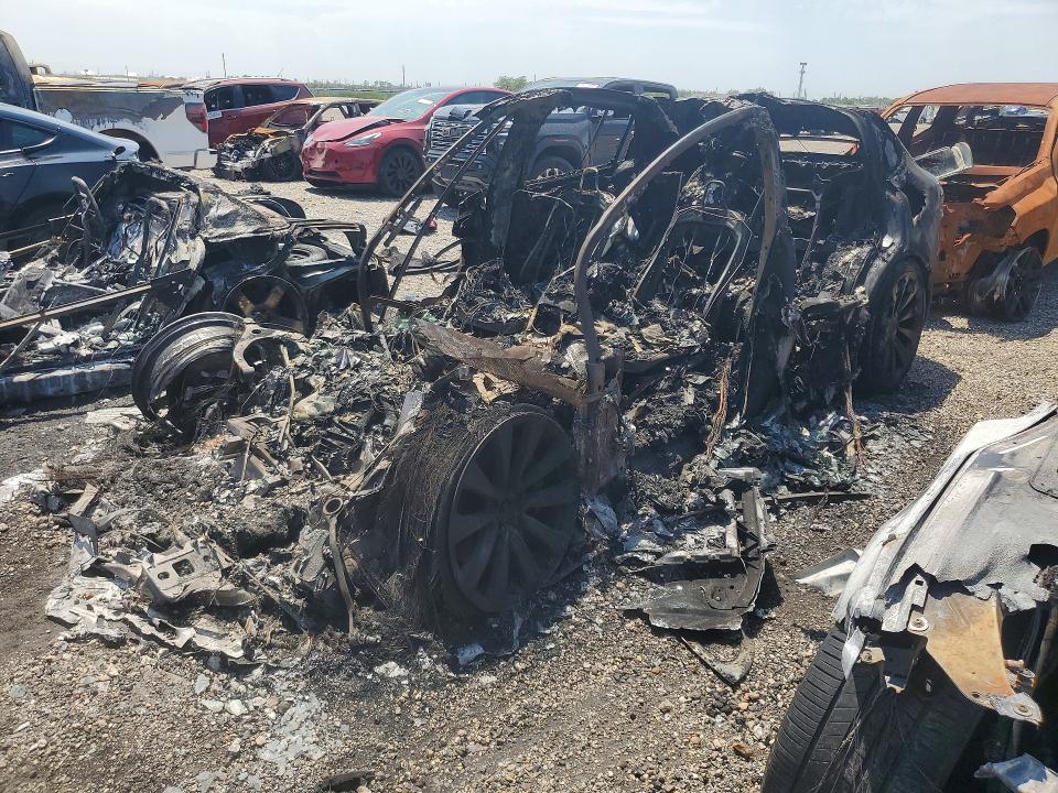 TESLA MODEL X 2022 with VIN 7SAXCBE62NF352829 - Photo from auction