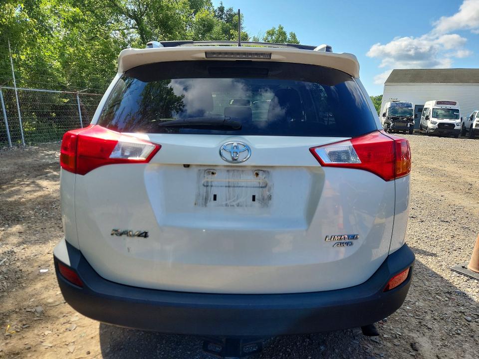 Photo 6 from auction – 2015 TOYOTA RAV4 with VIN 2T3DFREV5FW321884